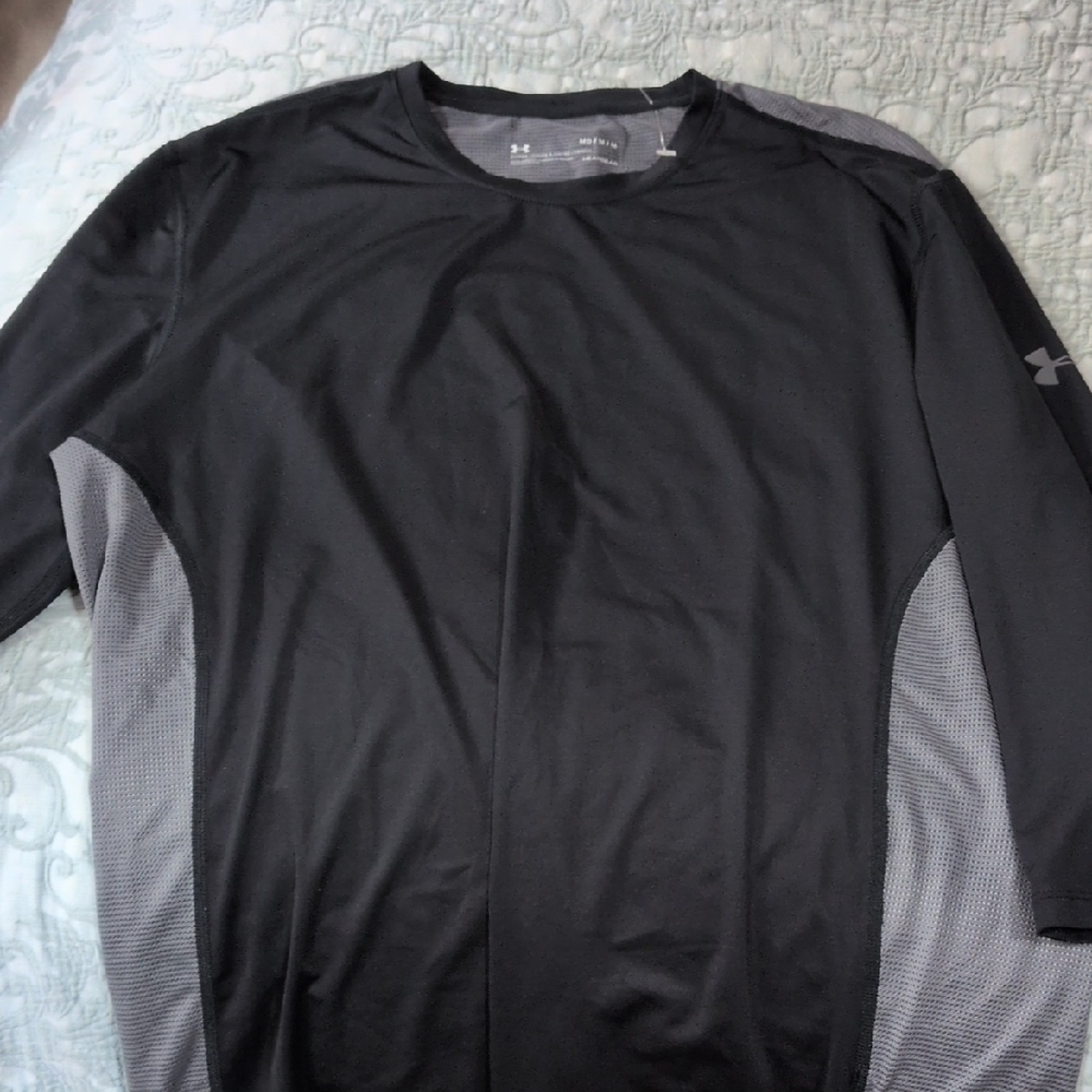 Under Armour Men's Black and Gray Long Sleeve Tee